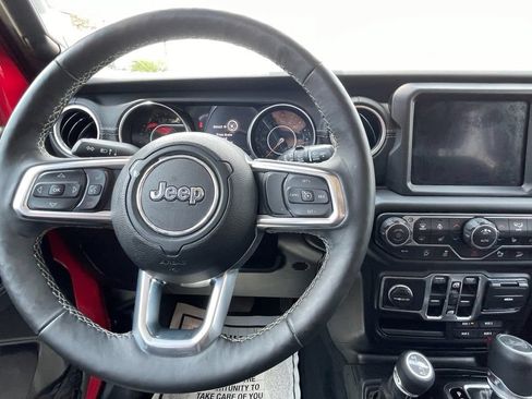 Used 2019 Jeep Wrangler Unlimited Sahara AWD/4WD image 17