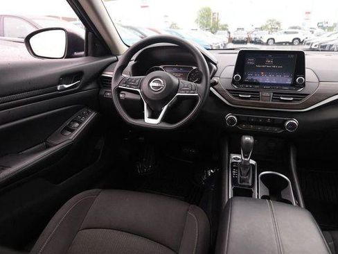 Used 2024 Nissan Altima 2.5 SV image 21
