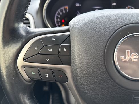 Used 2020 Jeep Grand Cherokee Altitude image 18