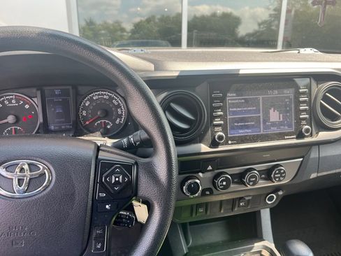Used 2020 Toyota Tacoma SR AWD/4WD image 9