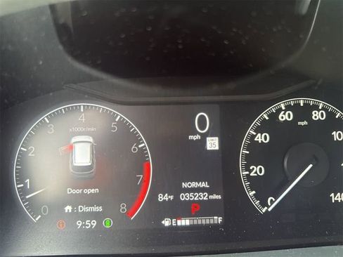 Used 2024 Honda Pilot Touring image 13