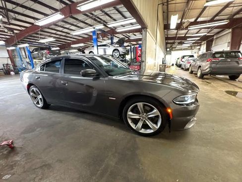 Used 2016 Dodge Charger R/T RWD image 3