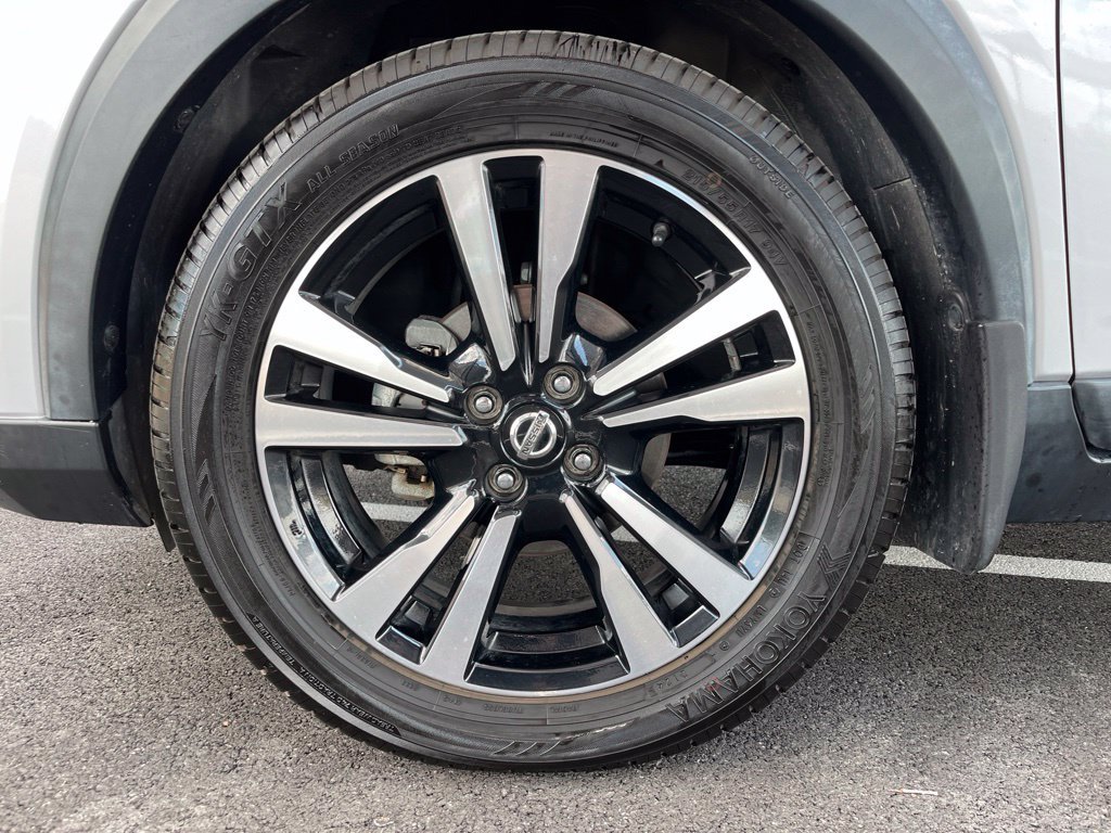 Used 2019 Nissan Kicks SR FWD image 12