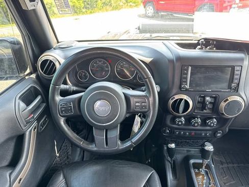 Used 2016 Jeep Wrangler Unlimited Sahara AWD/4WD image 18