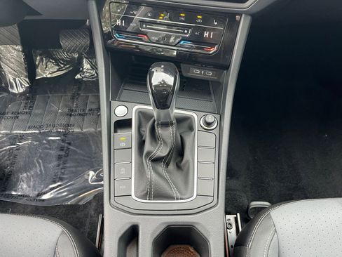 Used 2025 Volkswagen Jetta SE image 39