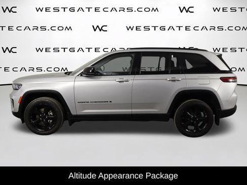 Used 2023 Jeep Grand Cherokee Altitude AWD/4WD image 5