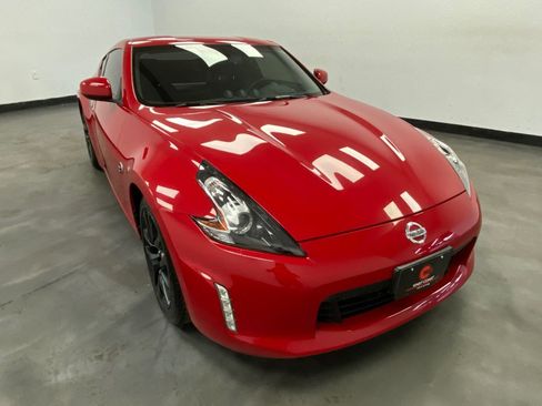 Used 2020 Nissan 370Z Coupe RWD image 8