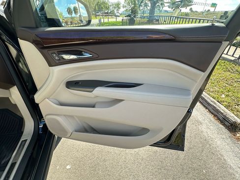 Used 2012 Cadillac SRX Luxury image 25