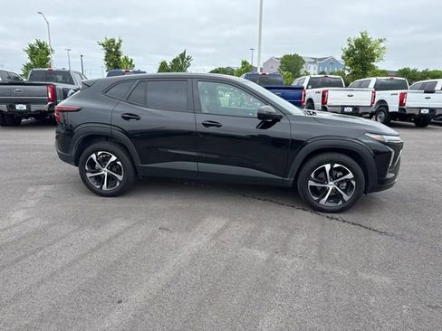 Used 2025 Chevrolet Trax RS w/ Driver Confidence Package FWD image 2