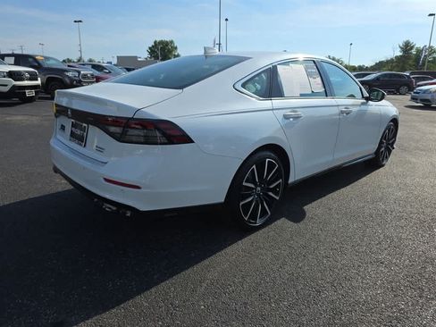 Used 2025 Honda Accord Touring image 9