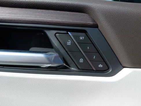 New 2026 GMC Acadia Denali w/ Super Cruise Package image 17