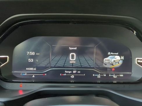 Used 2024 GMC Yukon XL Denali image 12