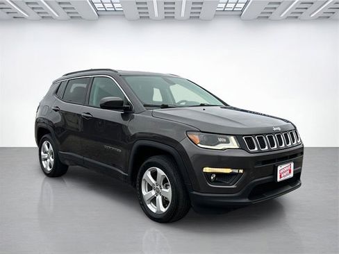 Used 2019 Jeep Compass Latitude w/ Cold Weather Group image 2