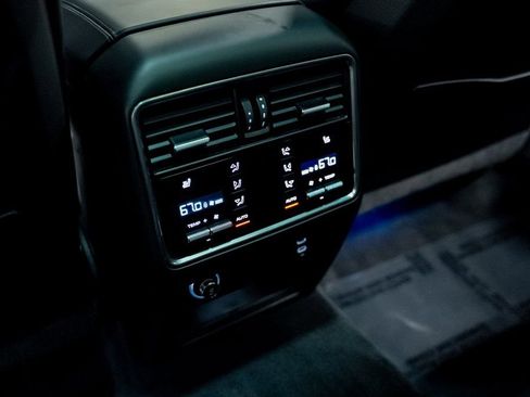 Used 2022 Porsche Cayenne S Platinum image 41