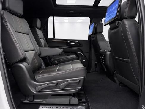 Used 2026 Chevrolet Suburban High Country AWD/4WD image 27