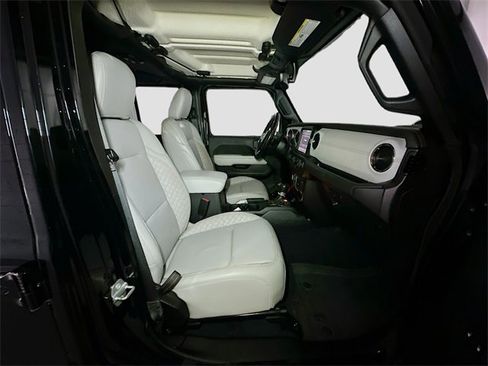 Certified 2022 Jeep Gladiator Overland image 21