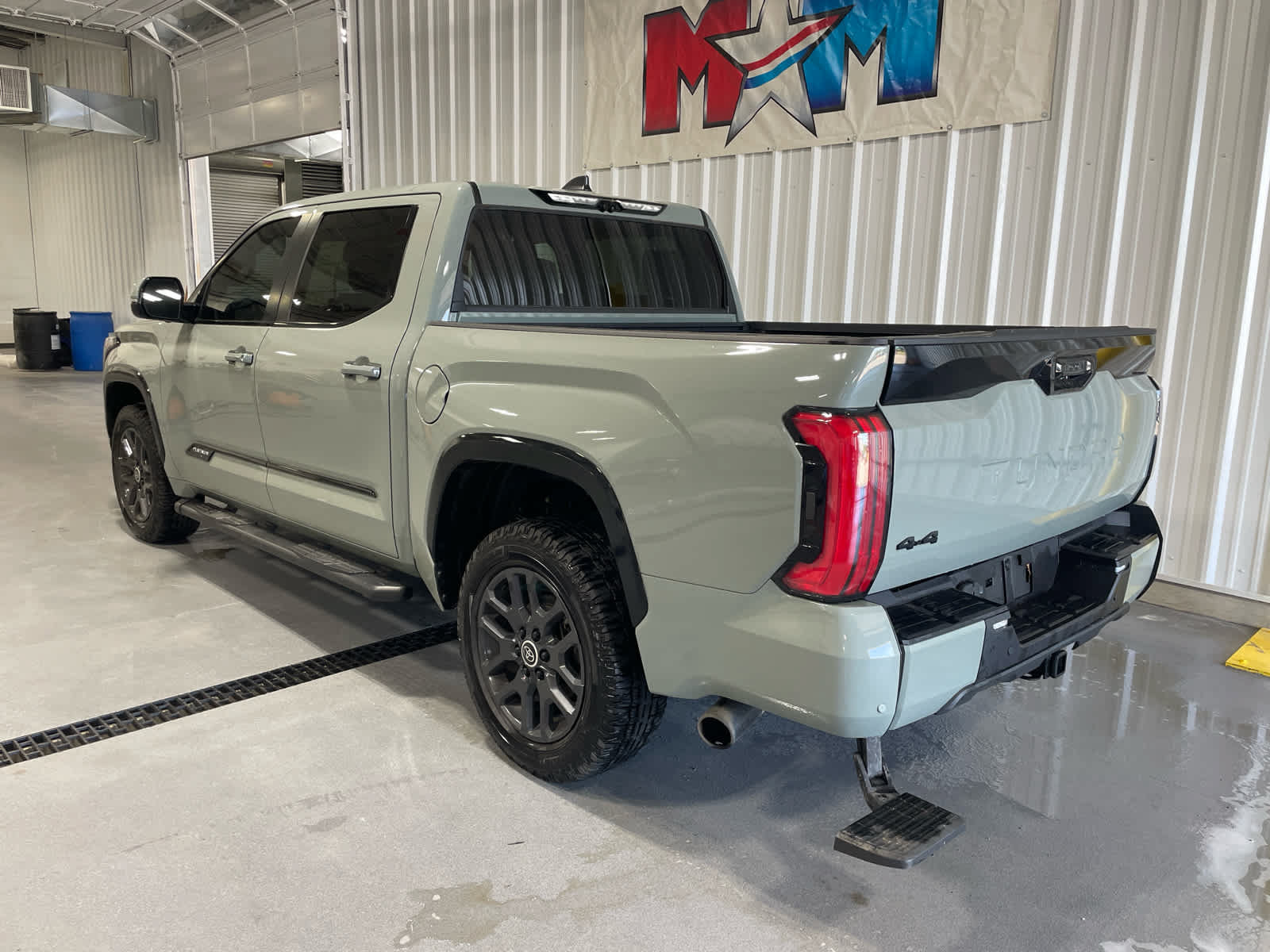 Used 2024 Toyota Tundra Platinum AWD/4WD image 3