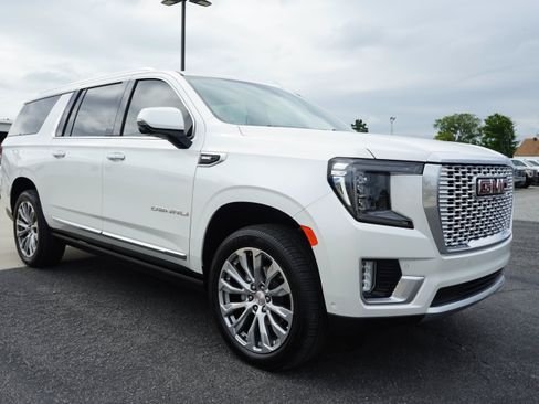 Used 2024 GMC Yukon XL Denali w/ Denali Reserve Package AWD/4WD image 7