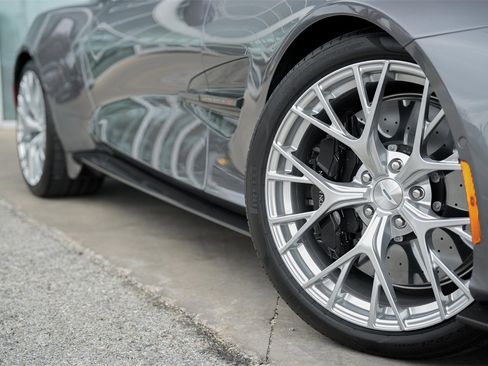 Used 2025 Aston Martin Vanquish V12 image 2