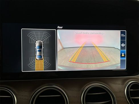 Used 2017 Mercedes-Benz E 300 4MATIC image 28