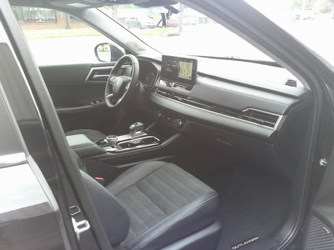Used 2025 Mitsubishi Outlander SE AWD/4WD image 38