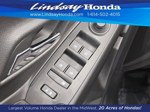 Used 2020 Chevrolet Trax LT w/ LT Convenience Package FWD image 21