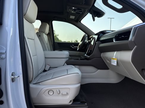 New 2026 GMC Yukon XL Denali AWD/4WD image 32