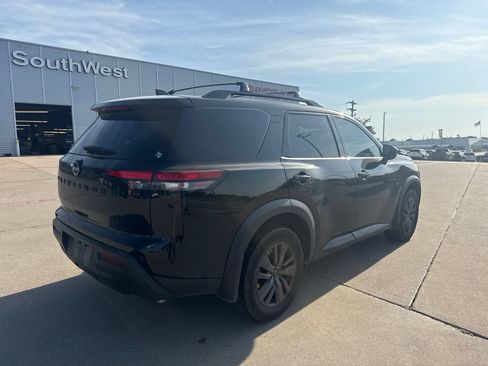 Used 2024 Nissan Pathfinder SV w/ SV Premium Package FWD image 5