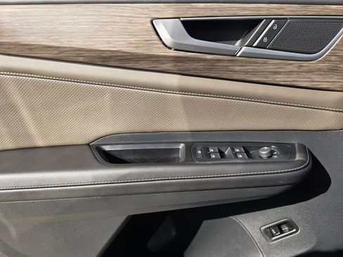 Used 2025 Volkswagen Atlas SEL image 15