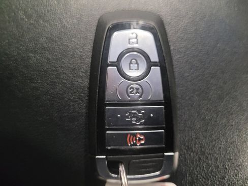 Used 2018 Ford Edge SEL w/ Equipment Group 201A AWD/4WD image 32