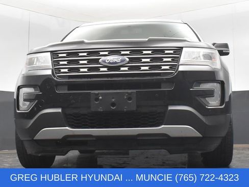 Used 2017 Ford Explorer XLT w/ Equipment Group 202A AWD/4WD image 21