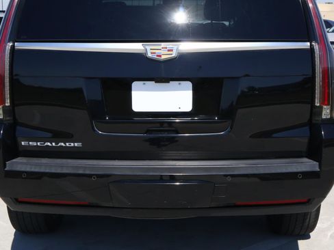 Used 2017 Cadillac Escalade Luxury image 10