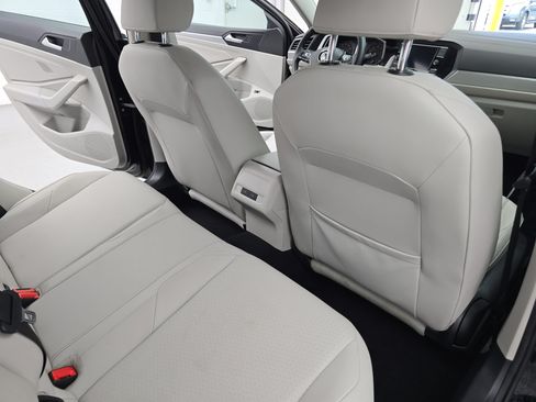 Used 2020 Volkswagen Jetta SE w/ SE Cold Weather Package FWD image 11
