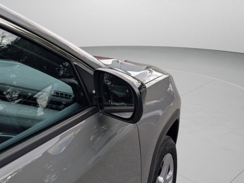 Used 2023 Jeep Compass Latitude image 28