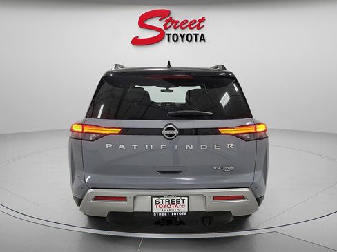 Used 2024 Nissan Pathfinder Platinum image 3