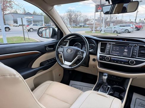 Used 2019 Toyota Highlander Limited AWD/4WD image 32