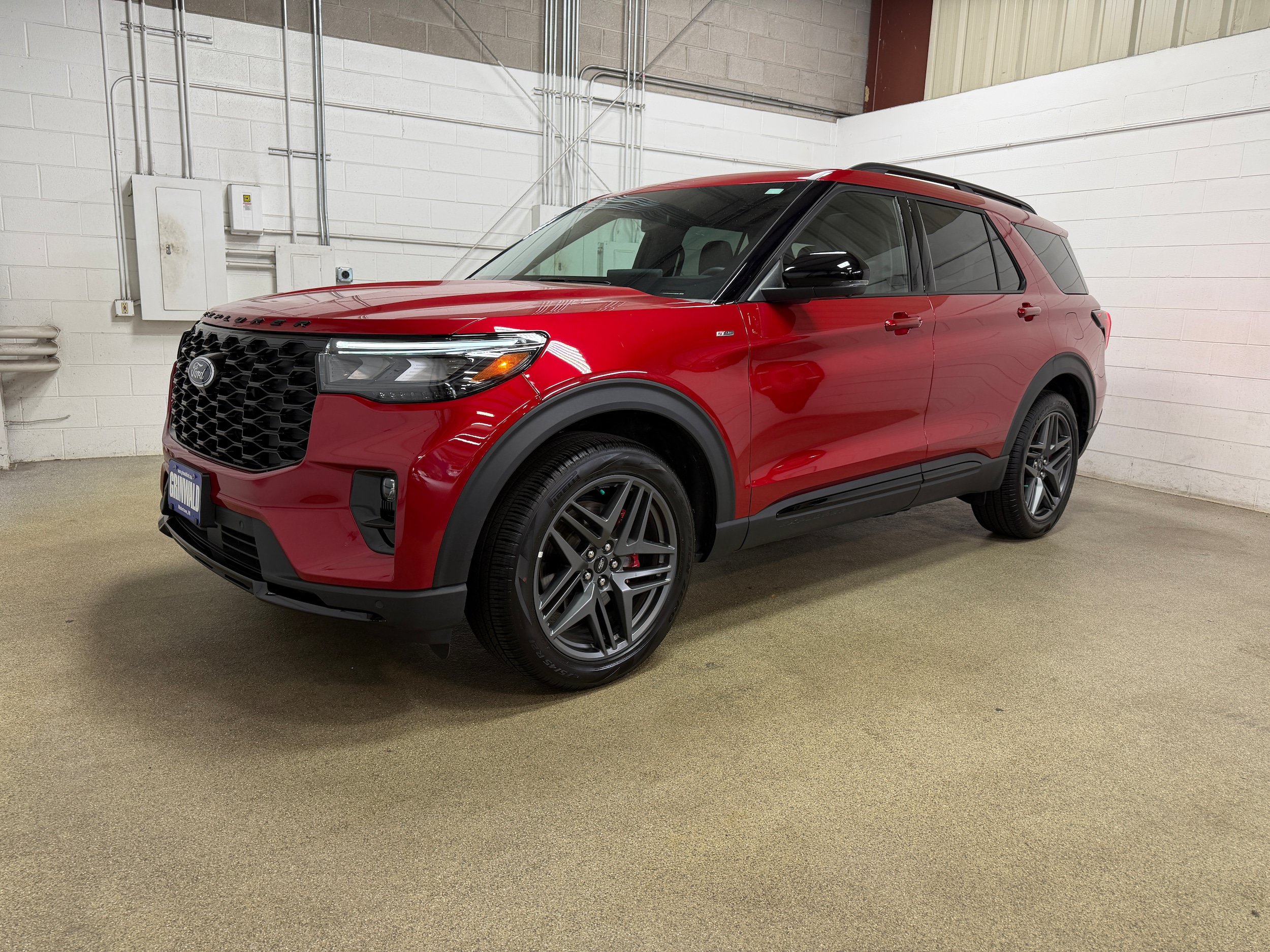 Used 2026 Ford Explorer ST-Line w/ ST-Line Street Pack AWD/4WD image 2