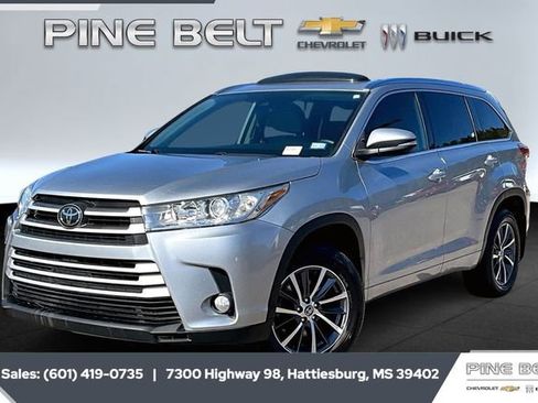Used 2018 Toyota Highlander XLE image 10