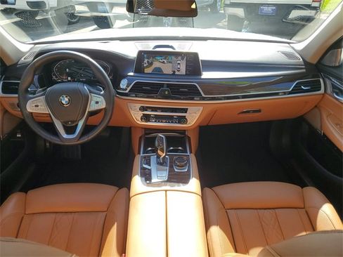 Used 2021 BMW 750i xDrive w/ Executive Package image 12
