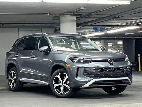 New 2026 Volkswagen Tiguan SE AWD/4WD image 2