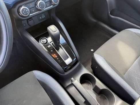 Used 2025 Nissan Versa SV image 39