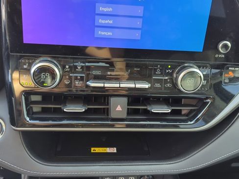 Used 2023 Toyota Highlander Limited image 23