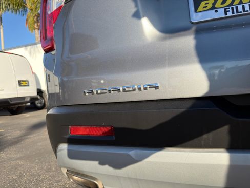 Used 2023 GMC Acadia SLT image 41