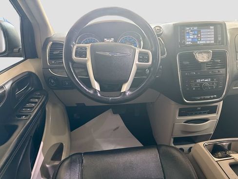 Used 2015 Chrysler Town & Country Touring-L w/ Driver Convenience Group FWD image 21