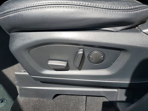 Used 2023 Ford Explorer XLT image 12