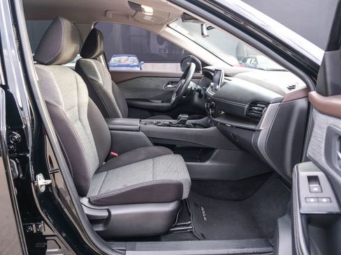 Used 2021 Nissan Rogue SV FWD image 17