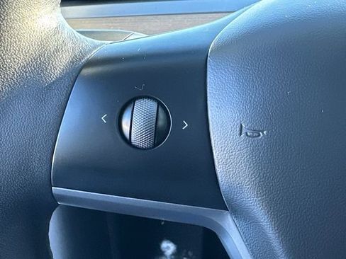 Used 2023 Tesla Model Y Performance image 26