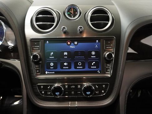 Used 2019 Bentley Bentayga image 26