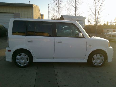 Used 2005 Scion xB image 4
