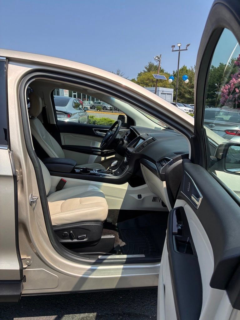 Used 2018 Ford Edge Titanium w/ Equipment Group 302A FWD image 22